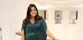 Dazzling Divya!