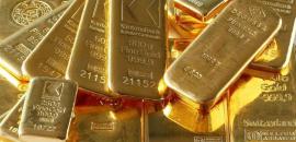 Gold hits lifetime high of Rs 1.05 lakh/10g on tariff jitters