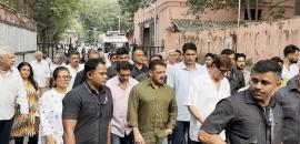 Salman Attends Pankaj Dheer's Funeral