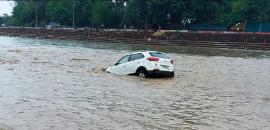 Cab using navigation app falls into canal in Kochi