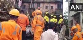 At least12 killed in building collapse near Mumbai