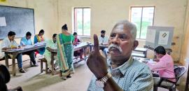 SC asks EC to consider extending deadline for Kerala SIR drive