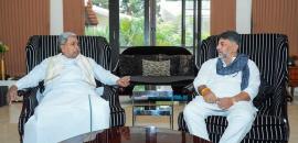 Siddaramaiah visits Shivakumar for breakfast in show of unity