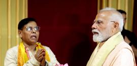 Modi Performs Maa Durga Aarti