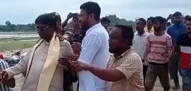 BJP MP bleeds after stone attack in Bengal; party blames TMC