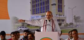Fadnavis firefights after Amit Shah says 'don't need crutches'