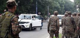 Day after stage removal, Kolkata cops intercept army truck