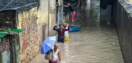 'Families surviving on biscuits': Delhi reels as Yamuna floods