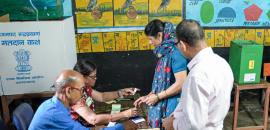 Vote deletion can't be done online: EC on Rahul charge