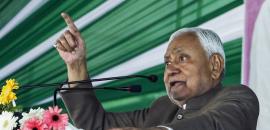 Nitish snaps as women leave event during his address