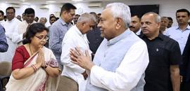 JD-U leaders upset over Nitish exit, welcome son's entry