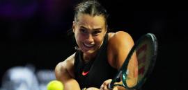 WTA Finals: Sabalenka staves off Gauff to reach semis