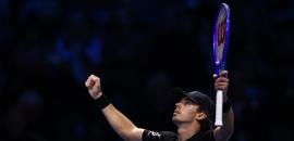 De Minaur knocks out Fritz, stays alive in ATP Finals