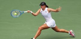 Swiatek notches easy win to reach US Open quarters