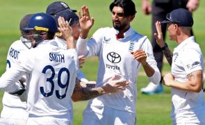 Bashir rocks India, then walks off injured