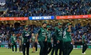 Here's How Pakistan Capt Reacted to SKY's Handshake Snub