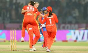 WPL: Sophie Devine's late strikes help Gujarat Giants edge Delhi Capitals in a thriller!