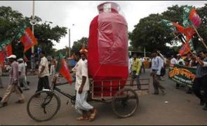 Pune Gas Agency Under Scrutiny for Illegally Stocking LPG Cylinders Amid Shortage Fears