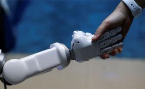 Students Urged to Embrace AI Wisely, Not Fear It