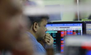 Stock markets end flat in highly volatile trade