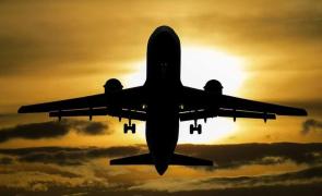 Airline stocks fly into rough weather again