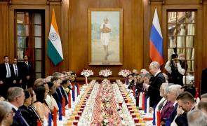 What Tharoor said after attending Putin banquet as Rahul, Kharge left out