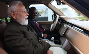 Ethiopia PM drives Modi to his hotel in Addis Ababa