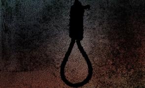 Maha minister's PA booked after dentist-wife dies by suicide