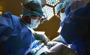 Father donates kidney to save social media influencer