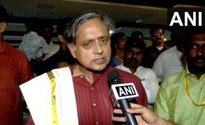 Won't accept Savarkar award or attend event: Tharoor