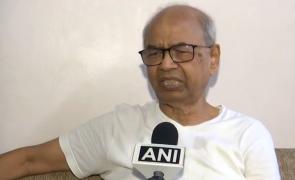 Lawyer who tried to hurl shoe at ex-CJI attacked in court