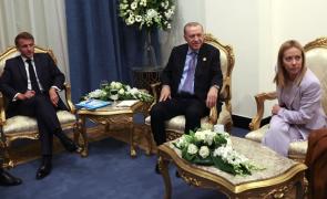 Erdogan asks Meloni to stop smoking, she replied...