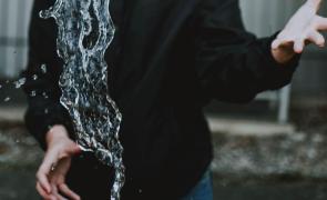Wife pours boiling oil on sleeping husband at 3 am