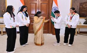PIX: Prez Murmu hosts medal-winning women boxers