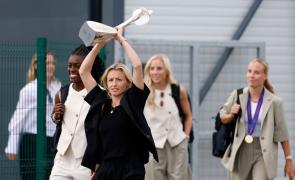 PIX: England Lionesses return home to heroes' welcome