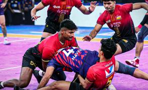 Bulls trounce Dabang Delhi to book PKL playoffs berth
