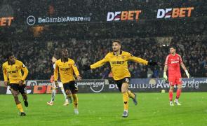 Wolves beat Aston Villa; avoid unwanted Premier League record