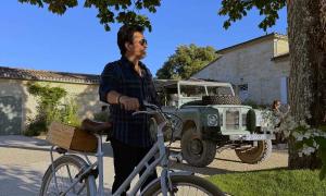 Sachin's Stunning Postcards From France