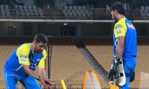 Dhoni's Keeping Masterclass For CSK Youngsters 