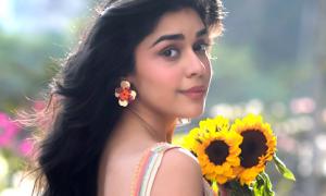 Exquisite Eisha!