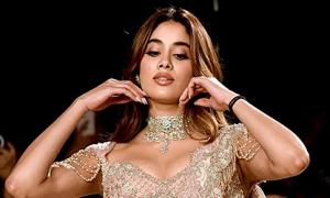 'Gorgeous, Beautiful, Magical' Janhvi