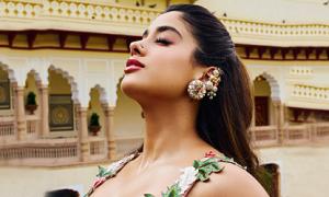 Is This Janhvi, Ananya's Fave Wedding Accessory?