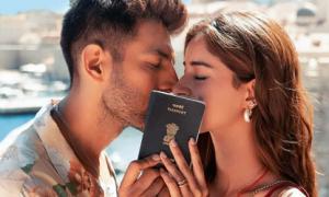 When Kartik Romanced Ananya In Croatia