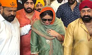 Kareena, Neha, Nimrat Visit Gurdwaras