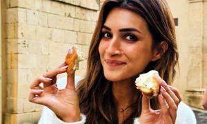 Kriti Wraps Cocktail 2 Shoot