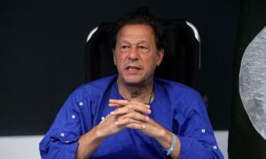 Imran to resume march on Tuesday from attack site