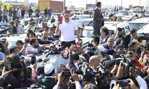 On way to Sambhal, Rahul, Priyanka stopped at UP border