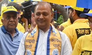 Exit polls: Somnath Bharti to 'shave his head' if...
