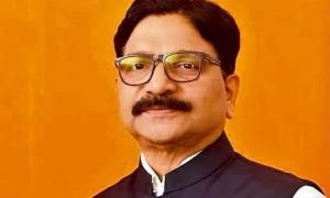 Sena leader's kin booked over phone in counting centre