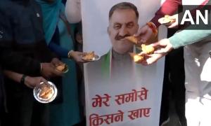 Cong vs BJP in Himachal over CM's 'missing samosas'